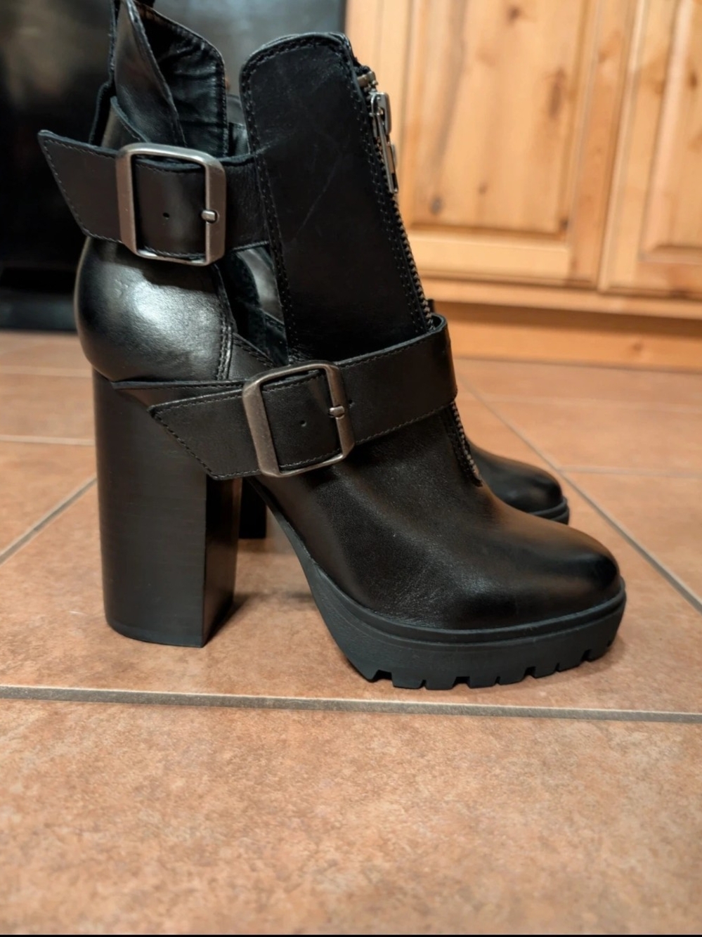 Steve Madden Lavish Black Leather Ankle Boots Size 7M